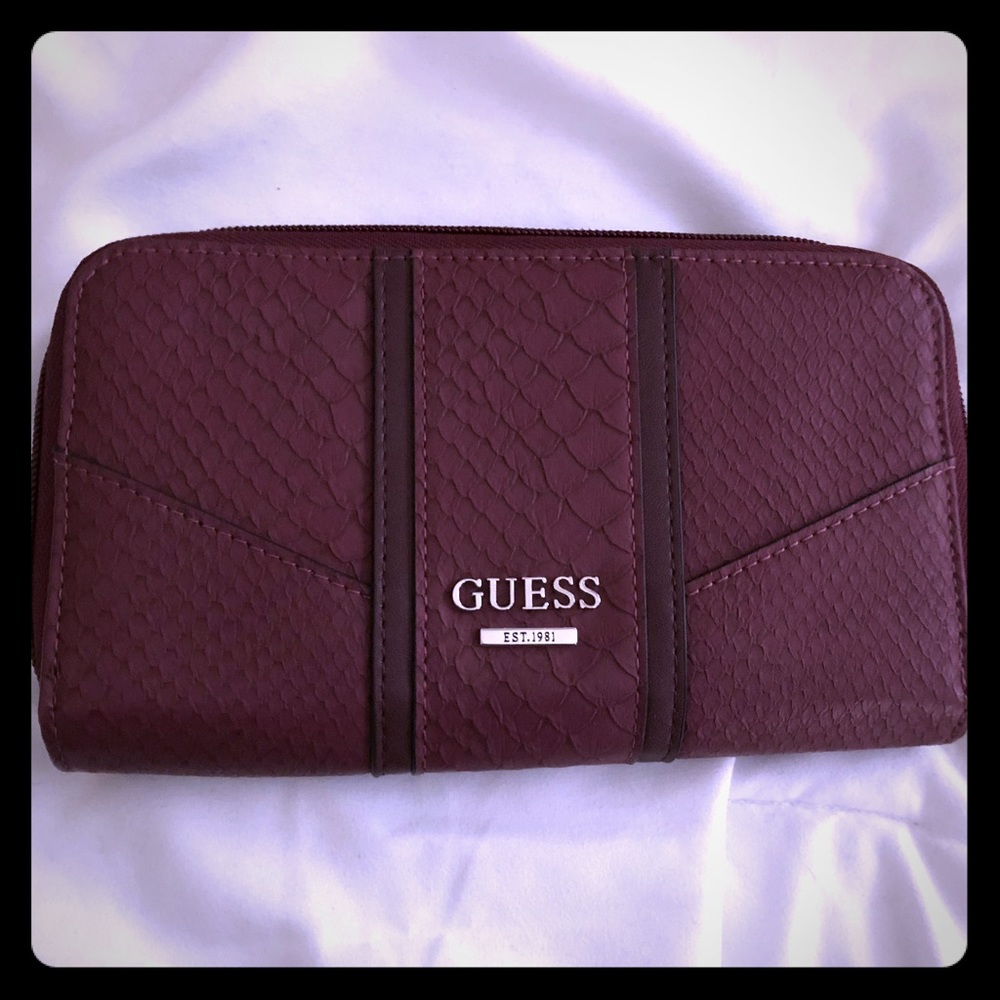 Guess wallet. Zippered, multi compartment. Oxblood